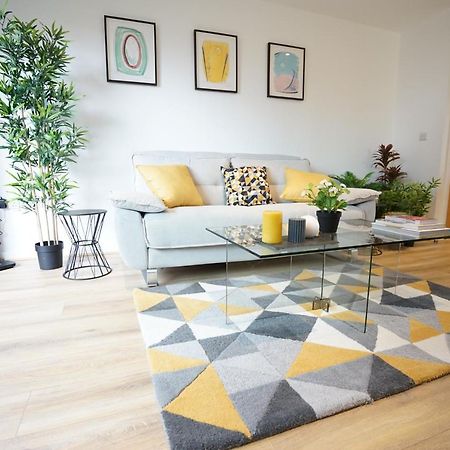 Perfectly Located Stunning Apartment Londra Esterno foto