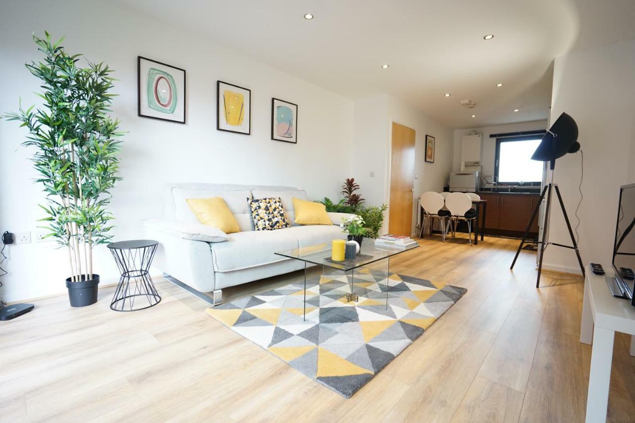 Perfectly Located Stunning Apartment Londra Esterno foto